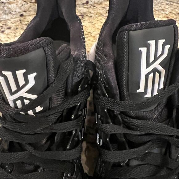 Nike kyrie 2 low 2019 #11 basketball shoes men’s 13 - Picture 3 of 12